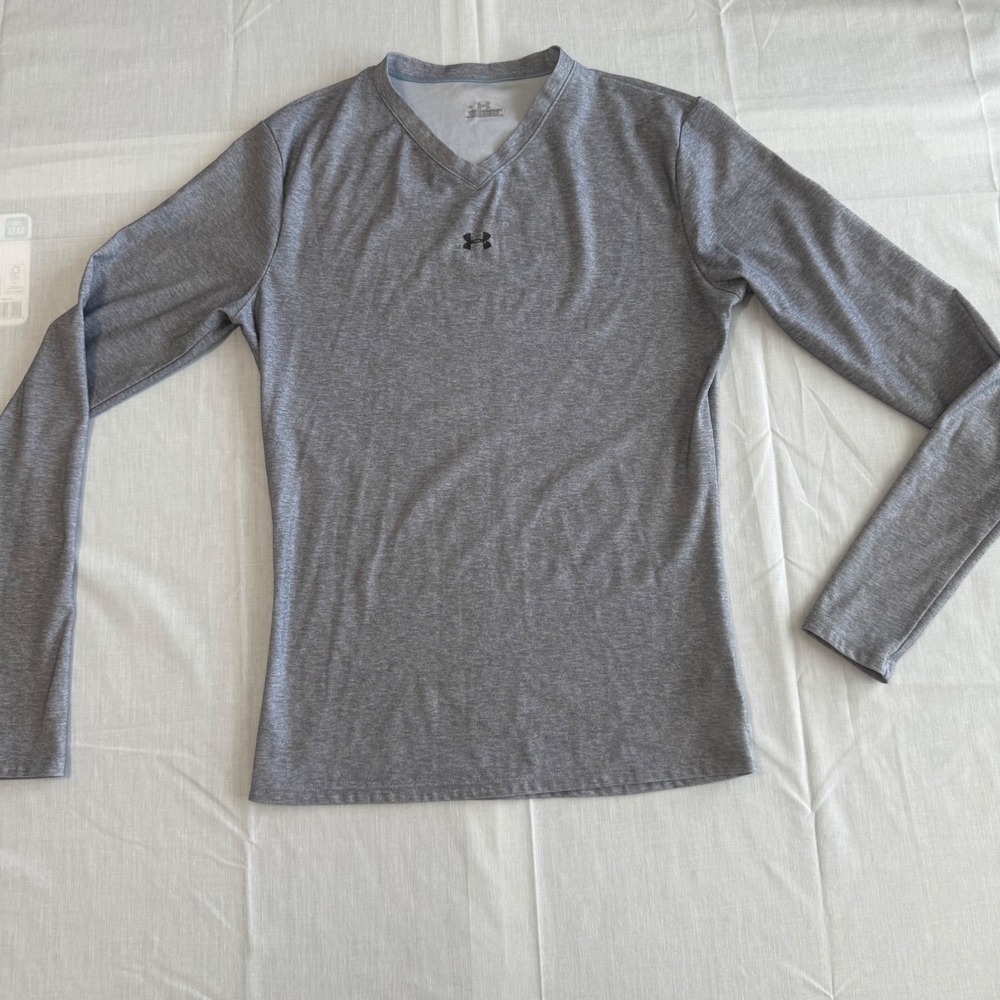 Under Armour Woman's Size Small Gray Long Sleeve Athletic Top‎ Workout